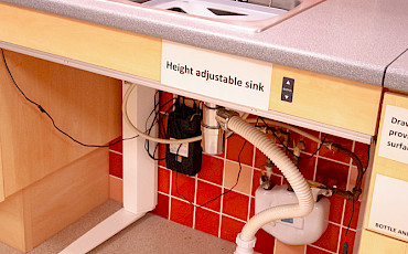Height-adjustable sink
